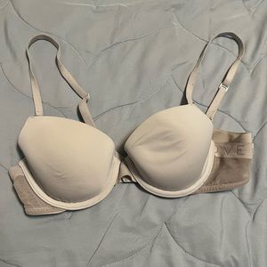 Love By Gap Bra Women’s 32B Frost Colored Underwire Straps